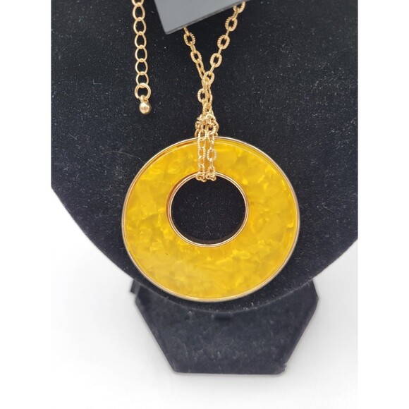 New York & Co Yellow Medallion Statement Necklace Long Gold Tone Chain 34" - Picture 3 of 6